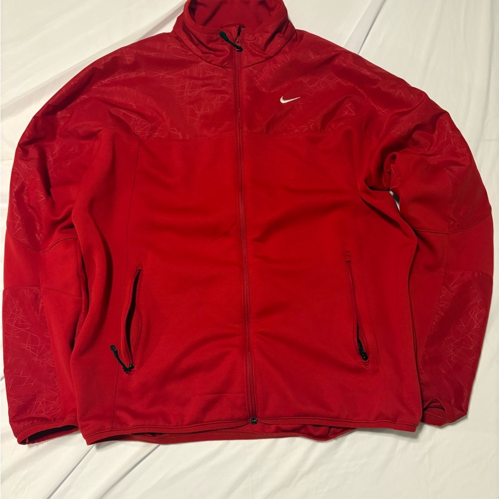 Nike Men's Performance Jacket in Vibrant Red